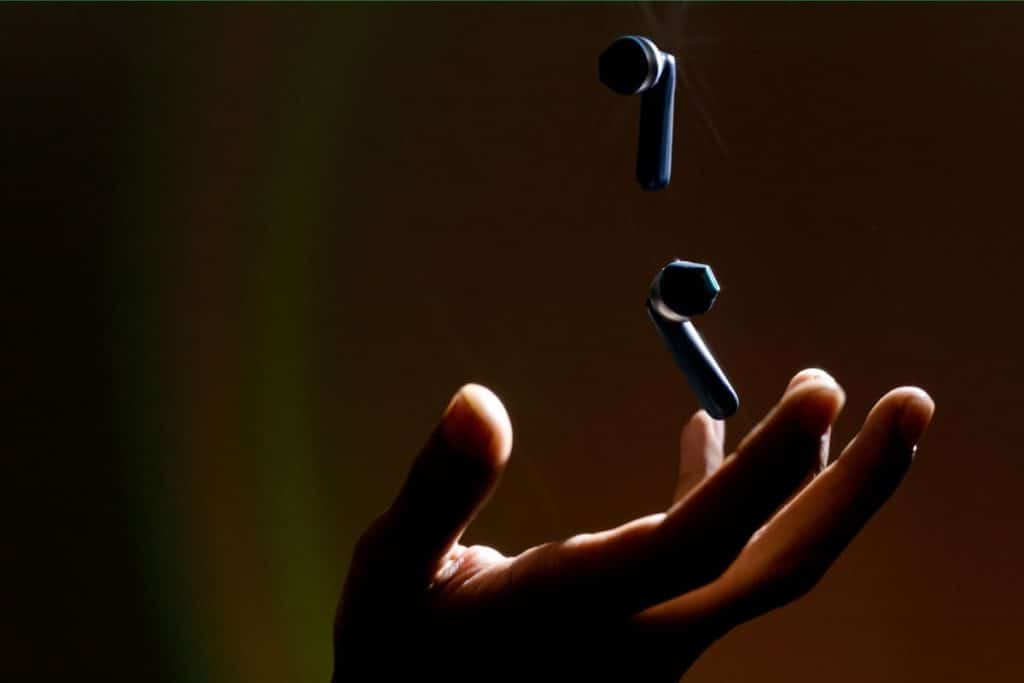 10 Best Earbuds that Don't Go into Your Ear [OpenEar] 2023 BurnLounge