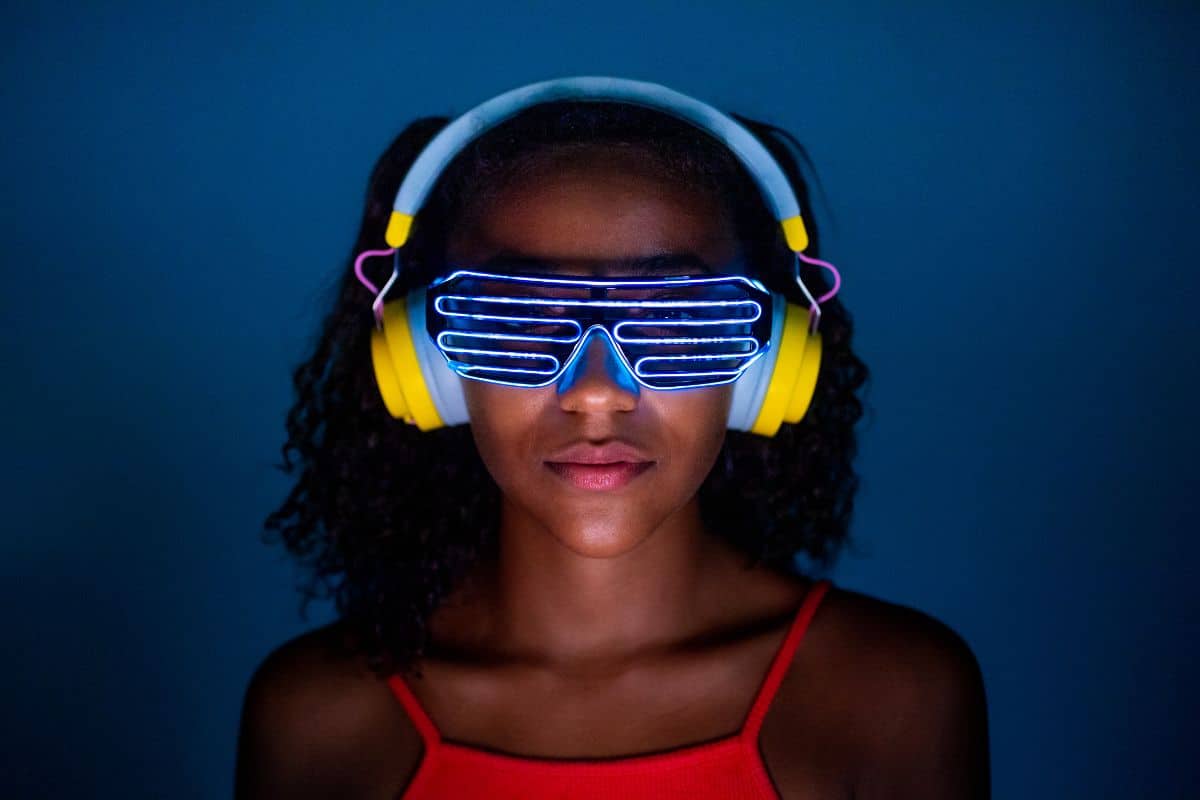 How to Wear Headphones with Glasses Comfortably BurnLounge
